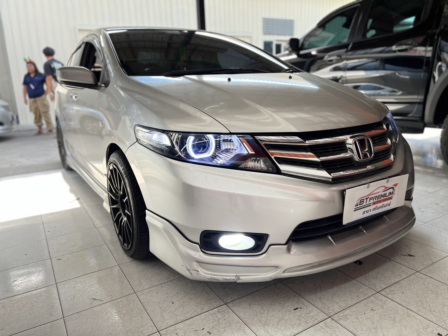 ไฟรถยนต์ ใกล้ฉัน