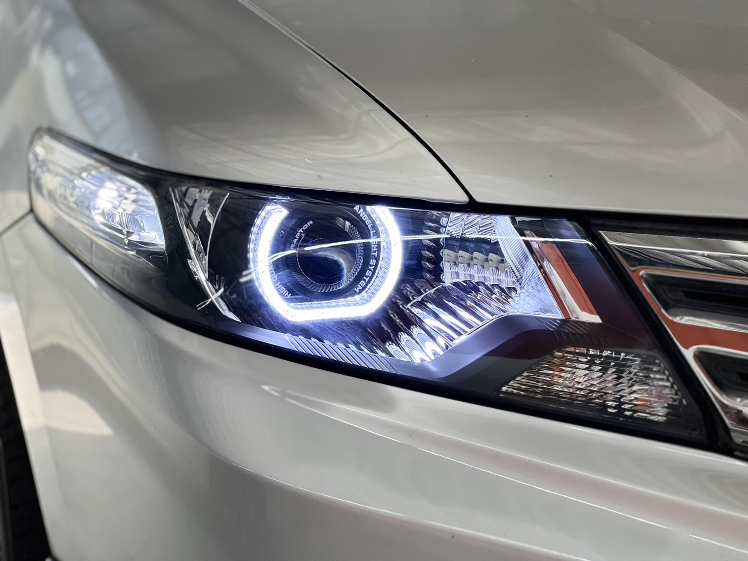 ไฟรถยนต์ ใกล้ฉัน