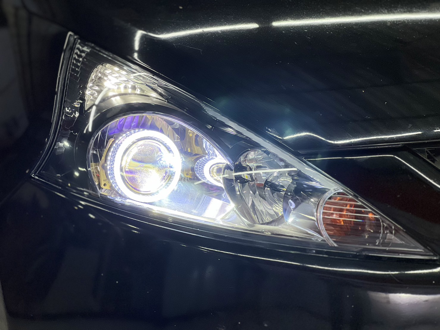 บริการเปลี่ยนหลอดไฟรถยนต์