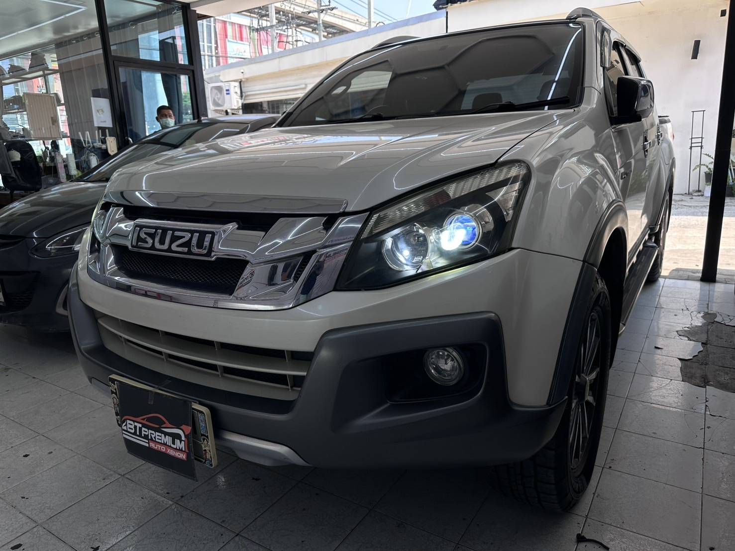 เปลี่ยนไฟหน้ารถใกล้ฉัน