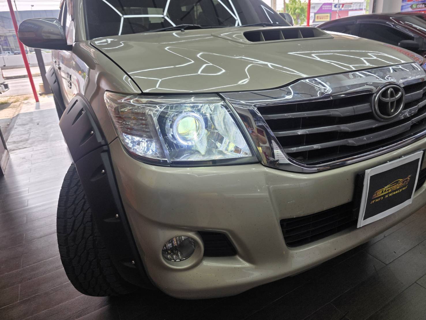 อัพเกรดไฟหน้าโปรเจคเตอร์