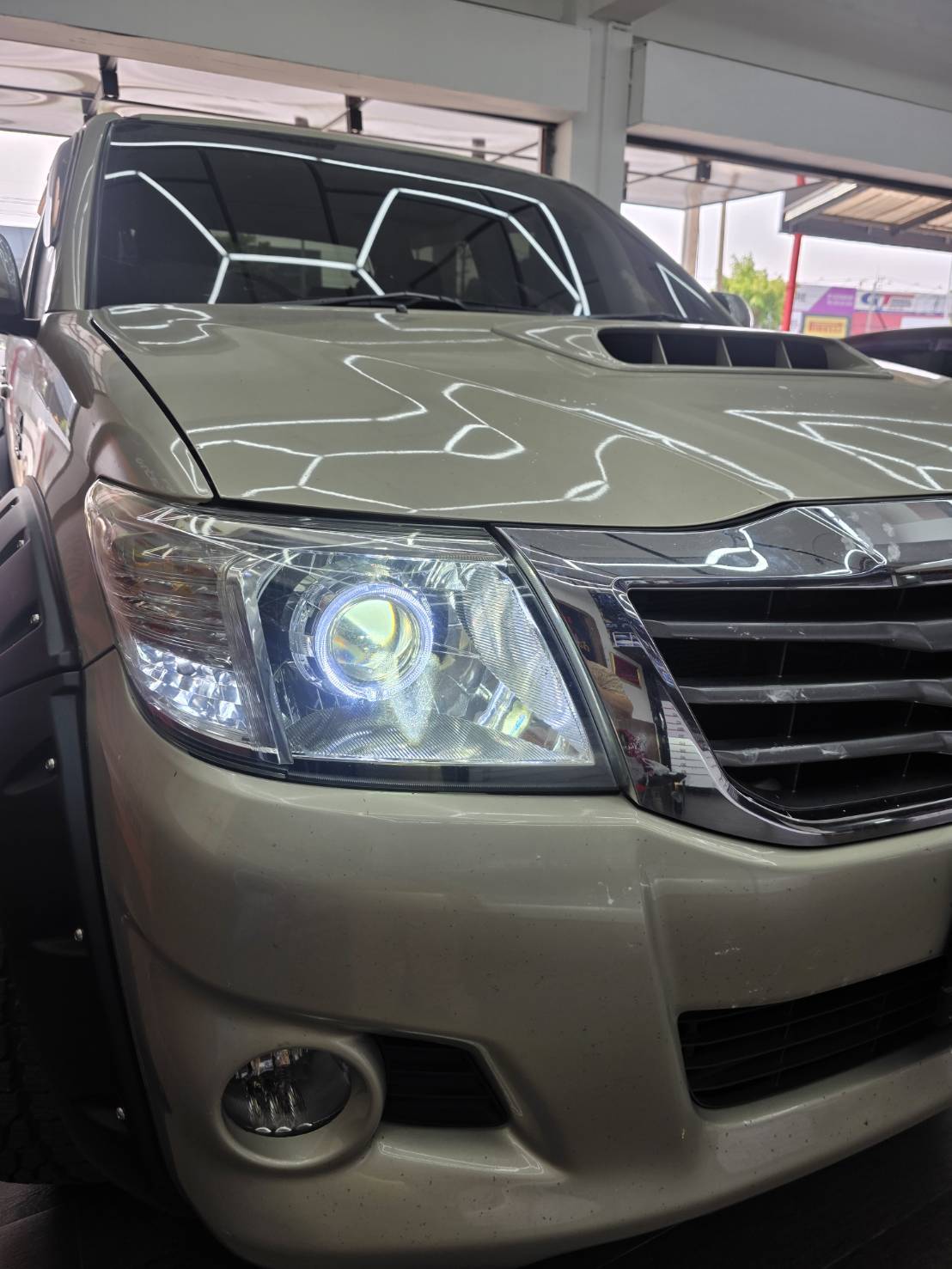 อัพเกรดไฟหน้าโปรเจคเตอร์