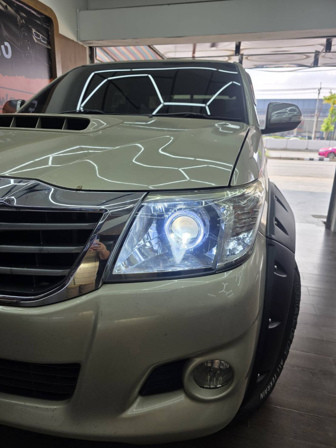 อัพเกรดไฟหน้าโปรเจคเตอร์