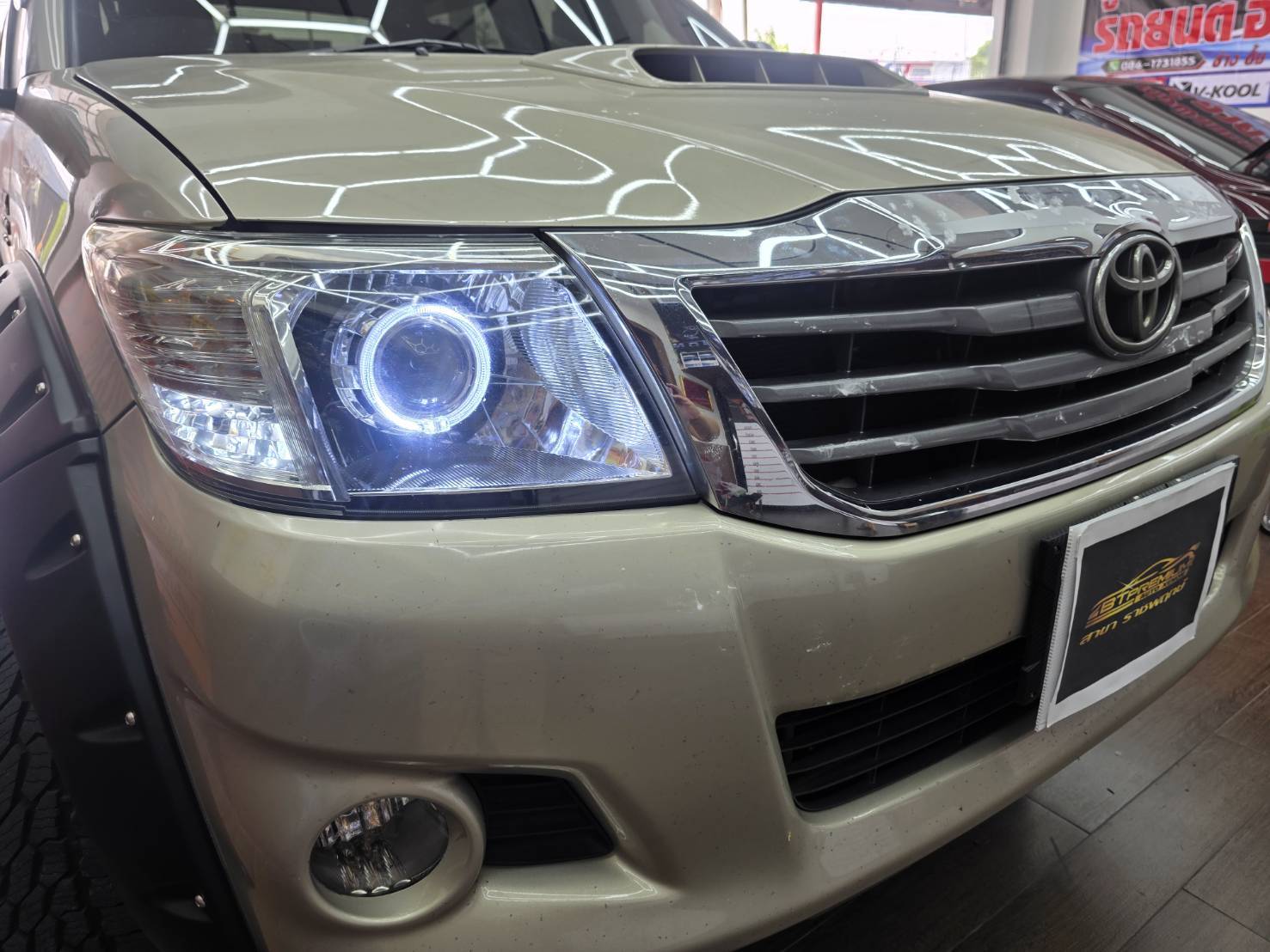 อัพเกรดไฟหน้าโปรเจคเตอร์