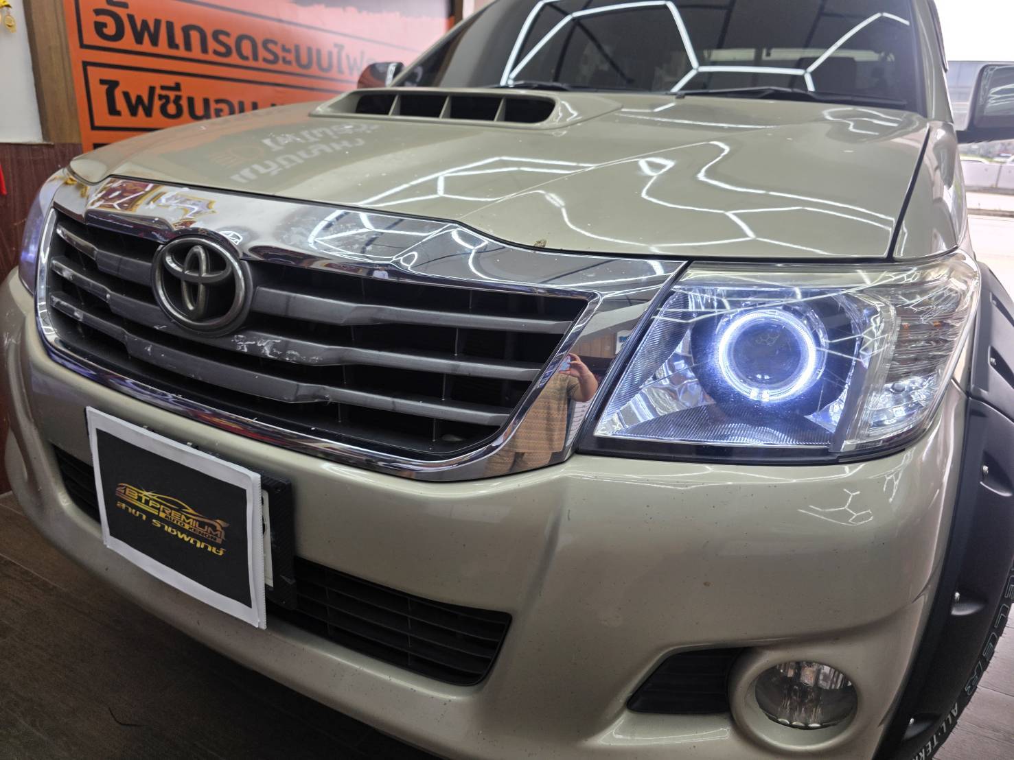 อัพเกรดไฟหน้าโปรเจคเตอร์