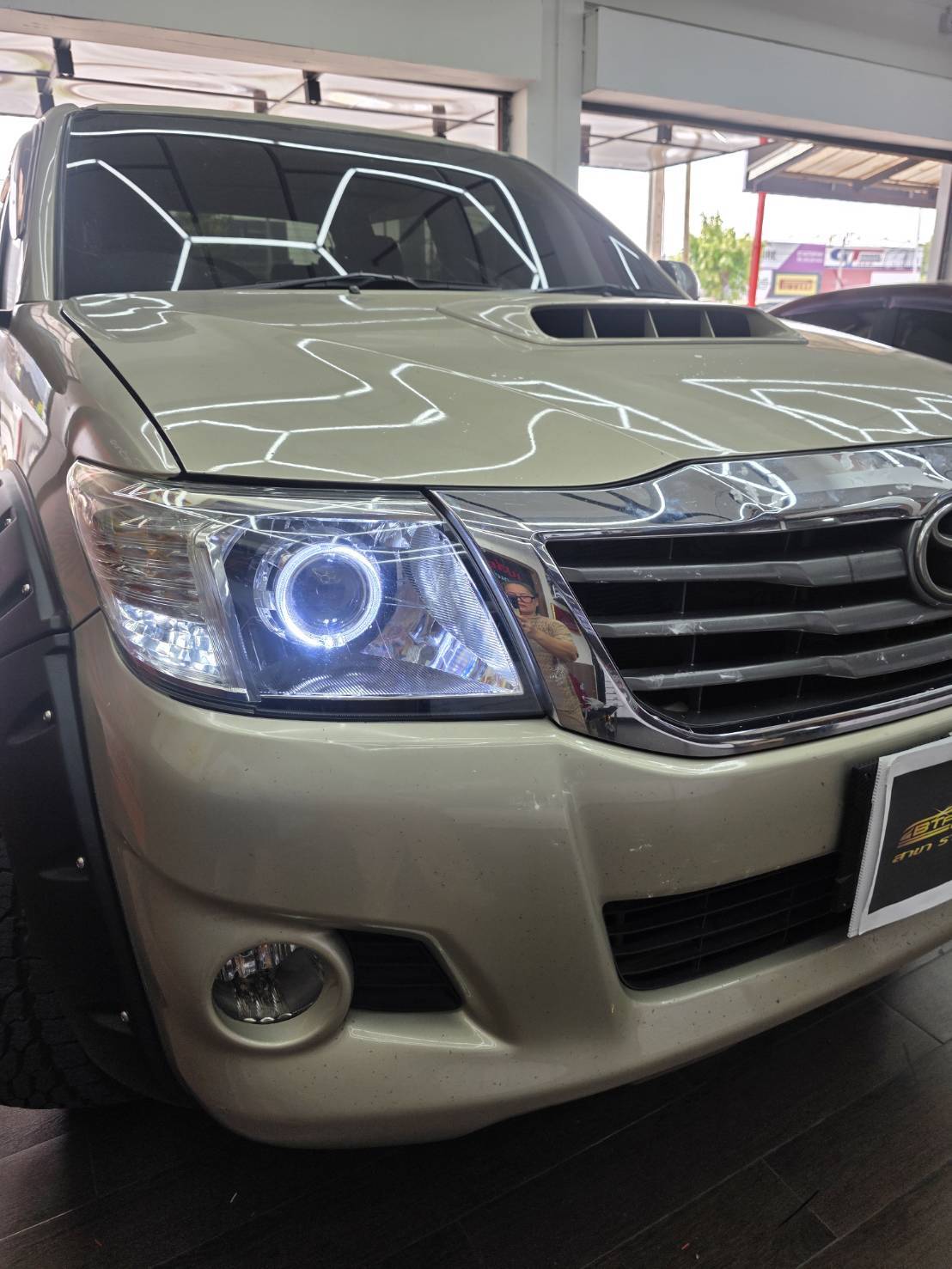 อัพเกรดไฟหน้าโปรเจคเตอร์