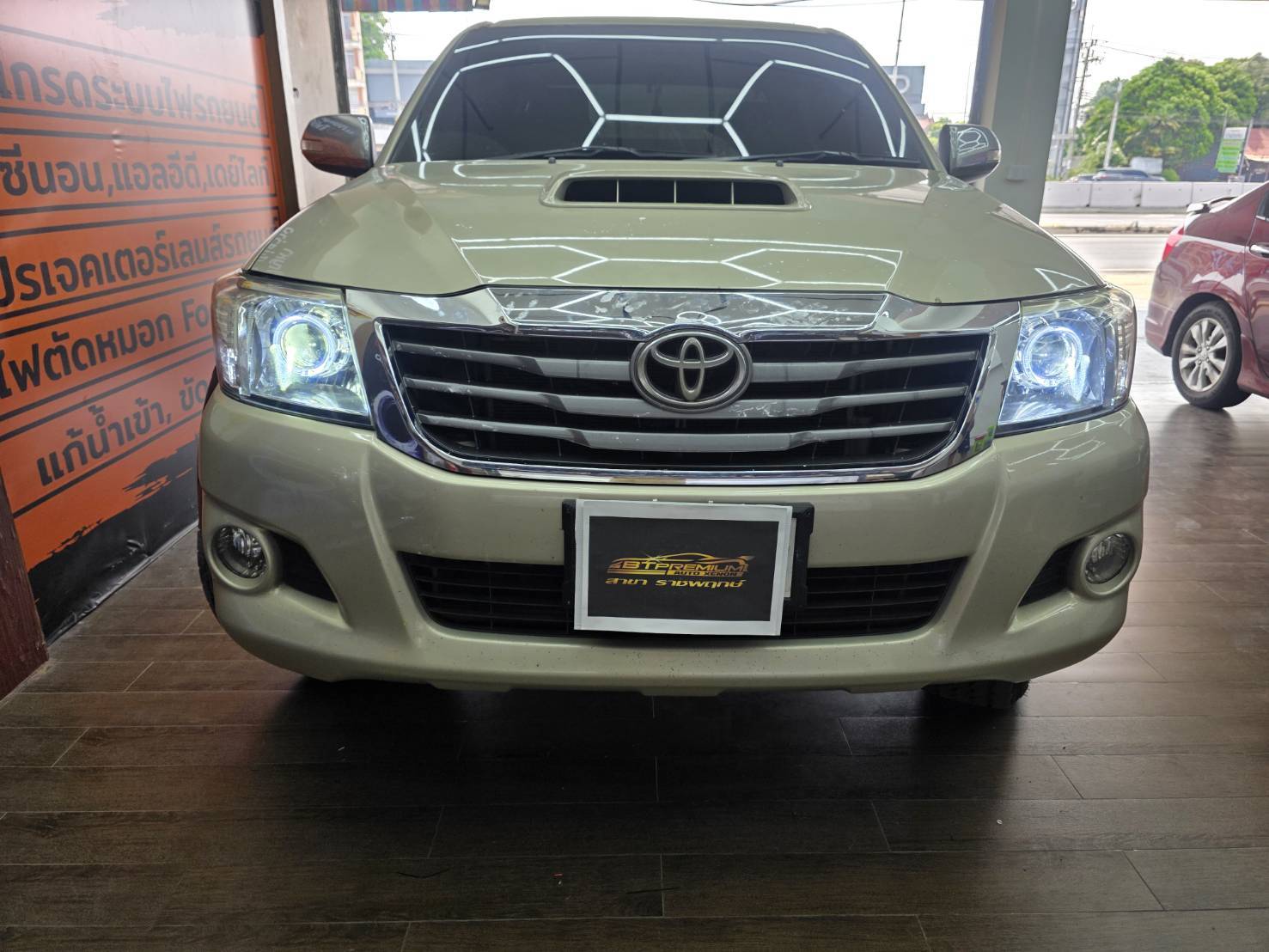 อัพเกรดไฟหน้าโปรเจคเตอร์