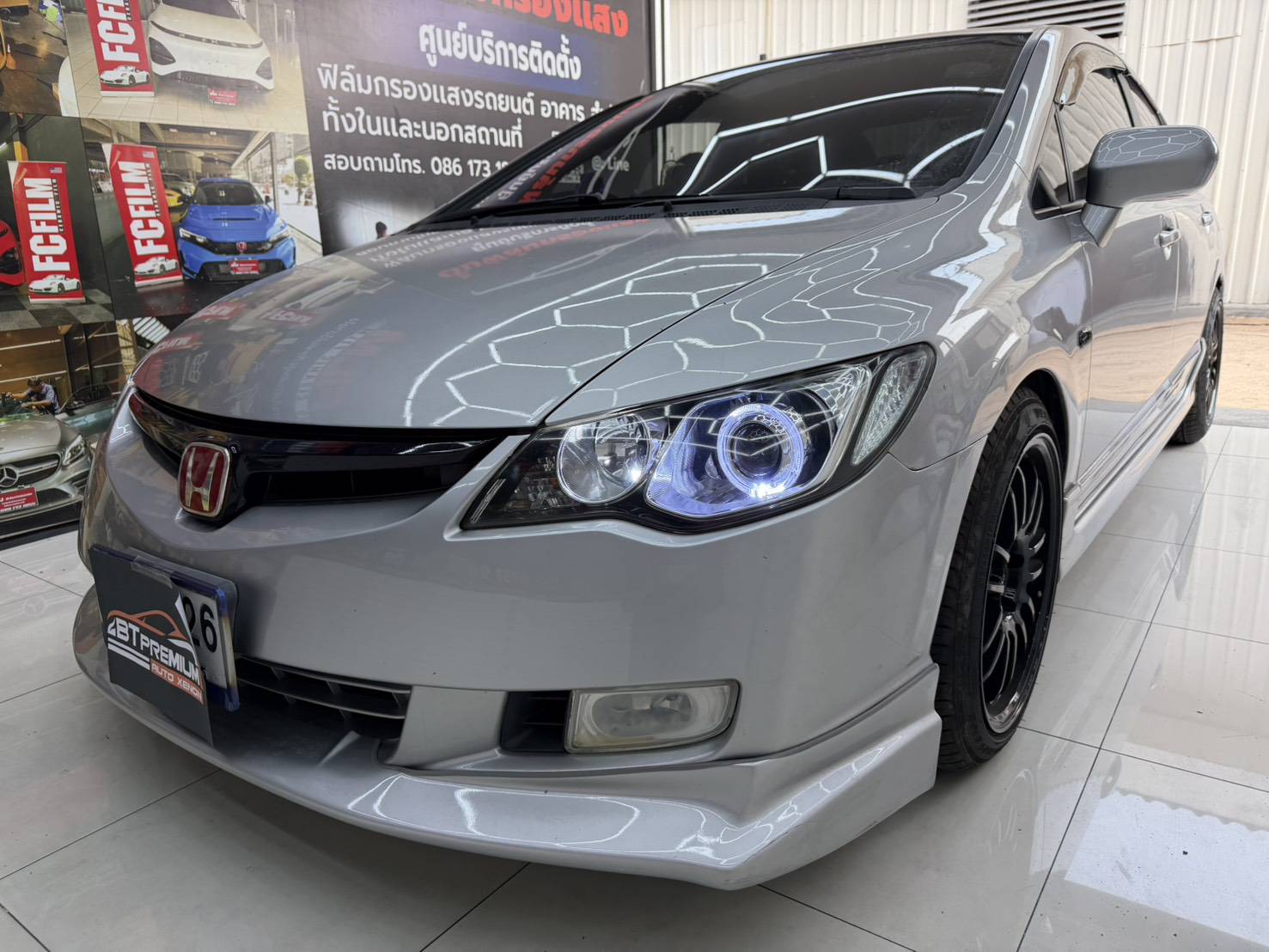 เปลี่ยนไฟหน้ารถยนต์