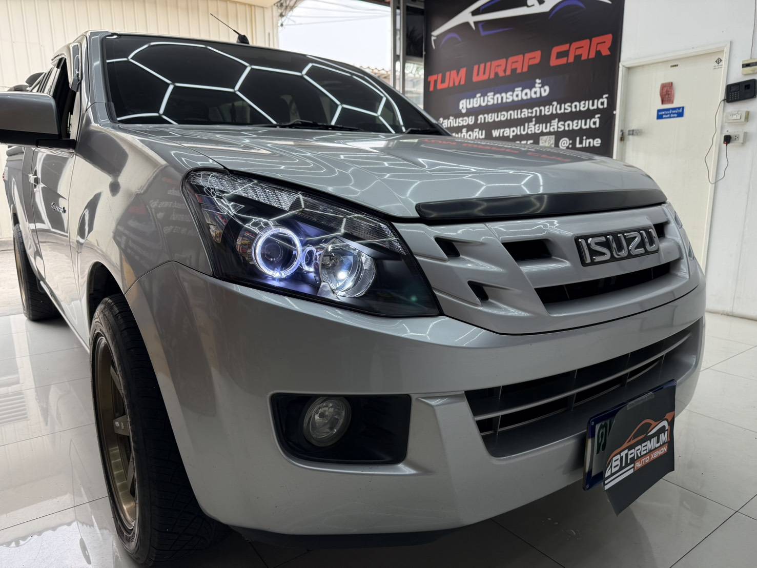 เปลี่ยน หลอดไฟ LED รถยนต์ ใกล้ ฉัน