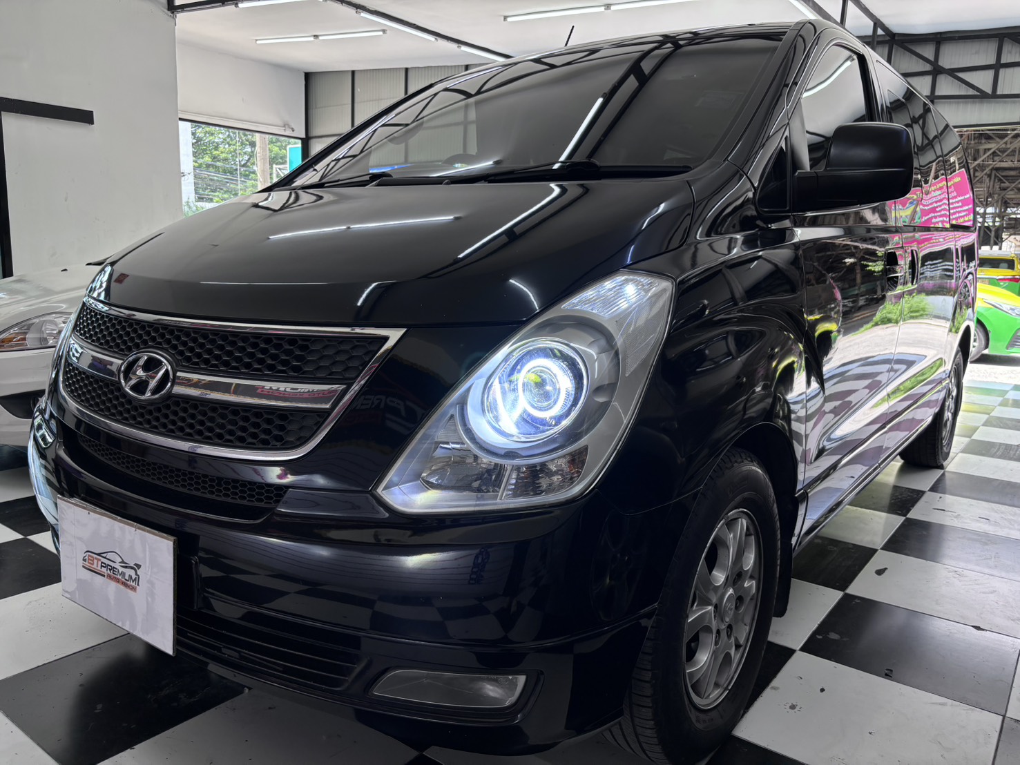 เลือกไฟ หน้า รถ led